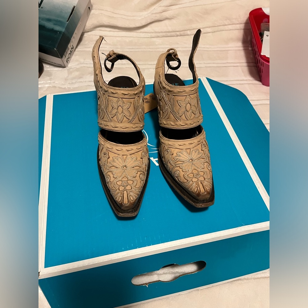 Lane mules brand new never worn size 6